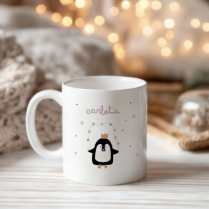 Taza de cerámica personalizable especial navidad con un amoroso pingüino como protagonista
